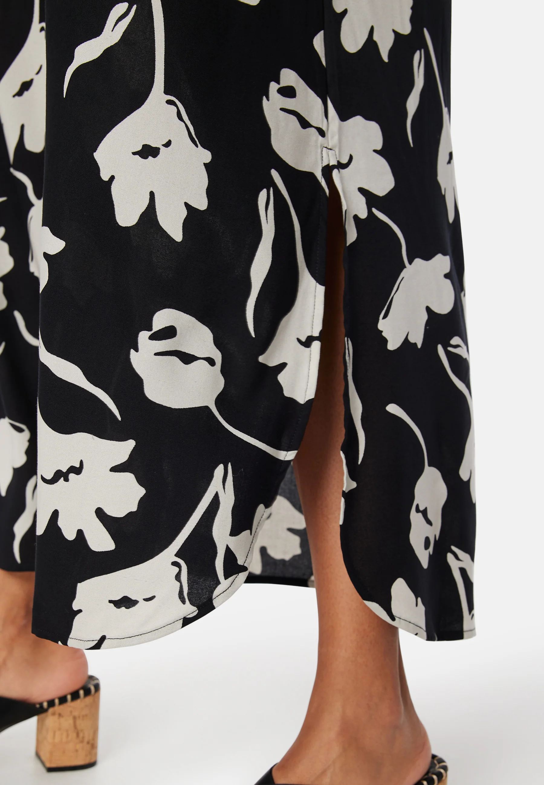 V-neck Raglan Viscose Dress - Image 4